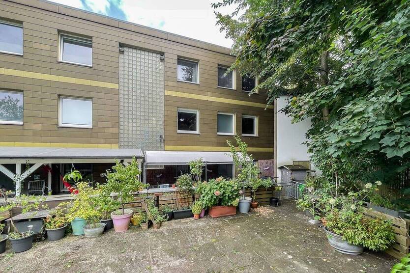 4,5 Zimmer - Balkon - Tiefgarage - freigezogen