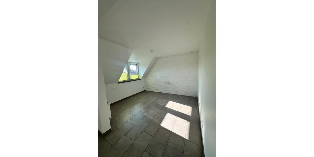 Dachgeschoßwohnung Duisburg Rheinhausen - 2 Zimmer, 72 m&sup2;, 590&euro; | Angebot:25872730