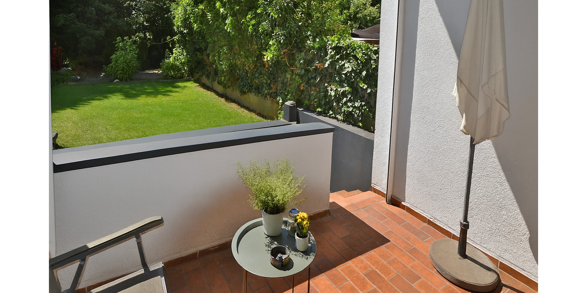 Altbaucharme: EG-Wohnung mit Loggia - gefragte Lage Nähe Uni-Klinikum 2 zimmer