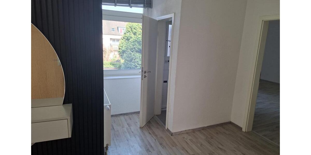 Etagenwohnung Duisburg Mittelmeiderich - 4 Zimmer, 125 m&sup2;, 1.250&euro; | Angebot:25413202