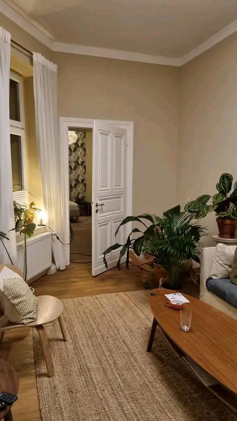 TOP-sanierte Altbauwohnung mit geh. Innenausstattung zimmer