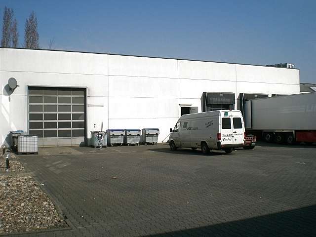 Halle in Krefeld 4.400 € 1100 m²