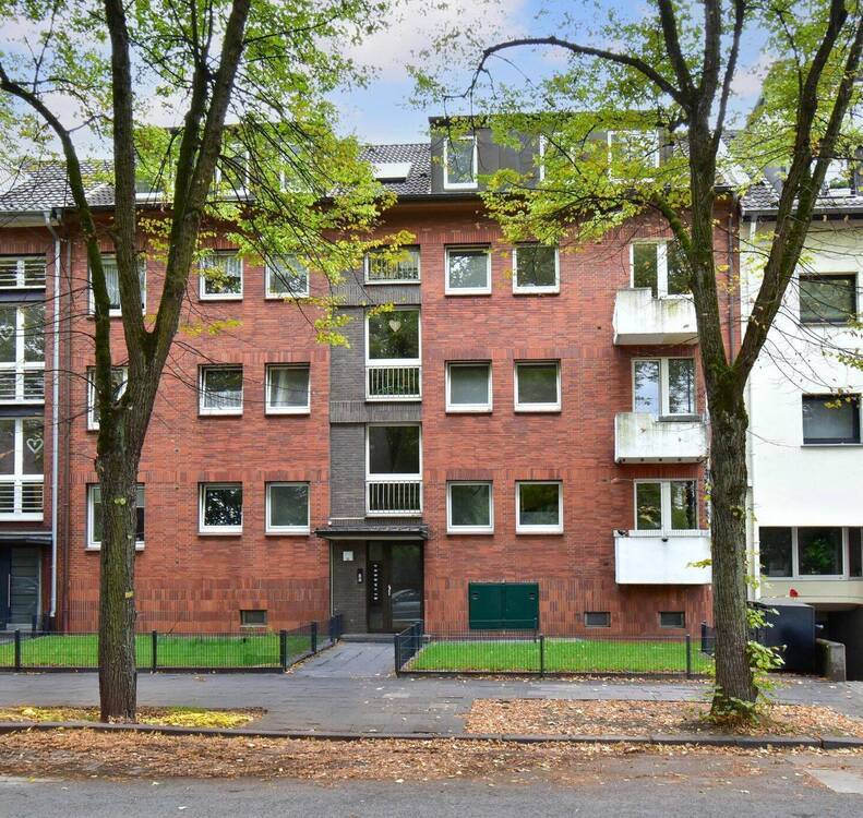 Duissern: Moderne & möblierte 2-Zimmer-ETW mit Parkett, Energieeffizienzklasse C & Top-Lage