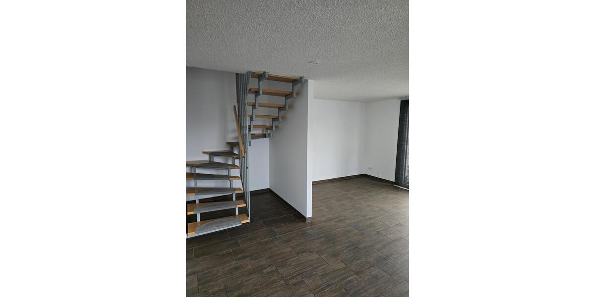 Modernes Reihenendhaus nebst 2 Garagen, Küche, Garten 4 zimmer