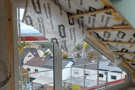 Kernsanierte 3 Zimmer DG-Wohnung zimmer