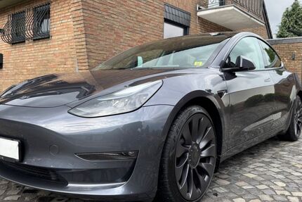 Tesla Model 3 44.300 km 32.700 € Krefeld 47807