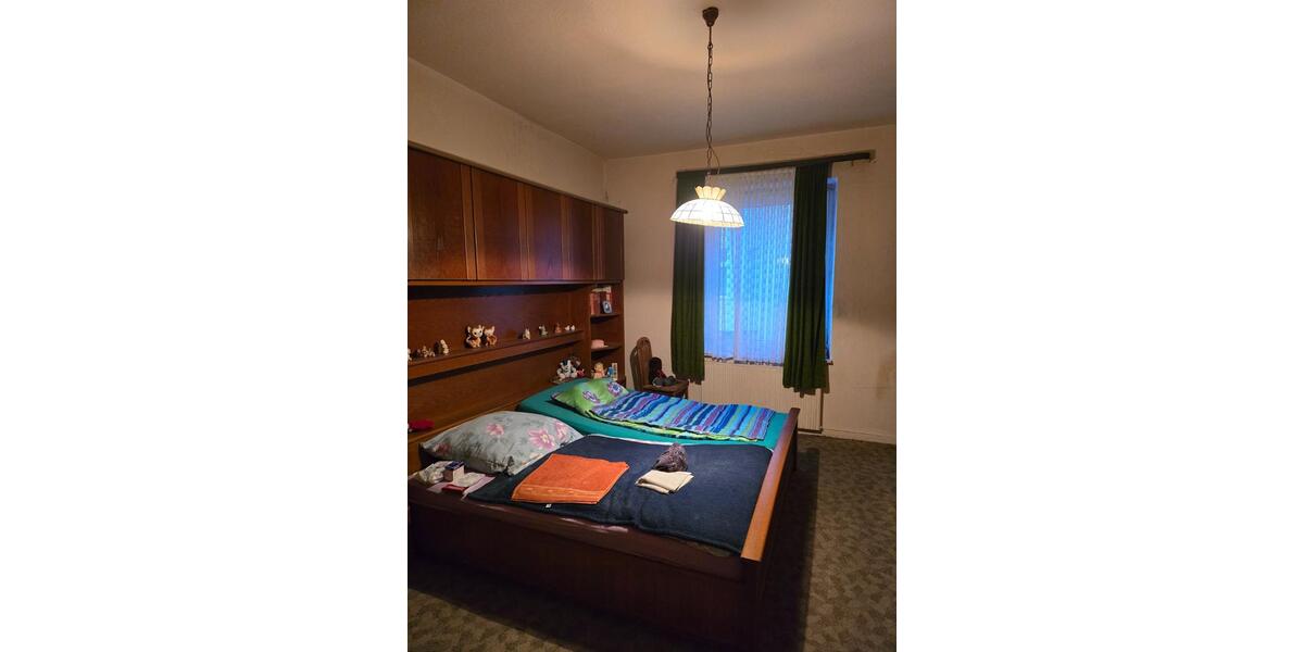 großzügig geschnittene Wohnung im 1. OG mit großer Wohnküche 2 zimmer