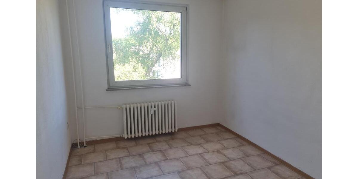 4-Zimmer-Wohnung im 2. OG mit Balkon zu vermieten! 1 Nettokaltmiete frei (2. Monat) 4 zimmer