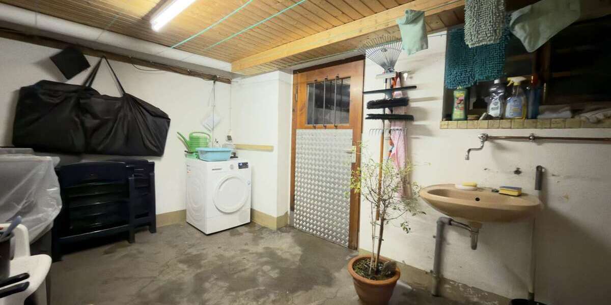 Gepflegte 3,5-Zimmer-Dachgeschosswohnung mit Einbauküche und Garage 3.5 zimmer