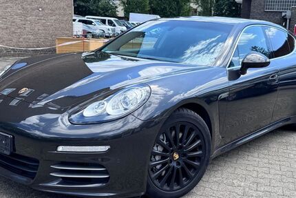 Porsche Panamera 124.111 km 30.900 € Düsseldorf 40597
