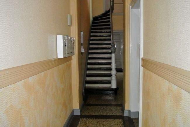 Im massiven beliebten Altbau werden Drei-Wohnungen zur Vermietung angeboten 3 zimmer