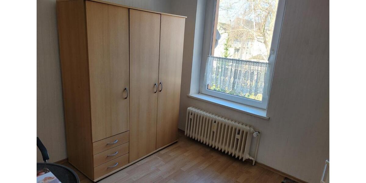 1 Zimmer ,möbliert . Tel.020384730 1 zimmer