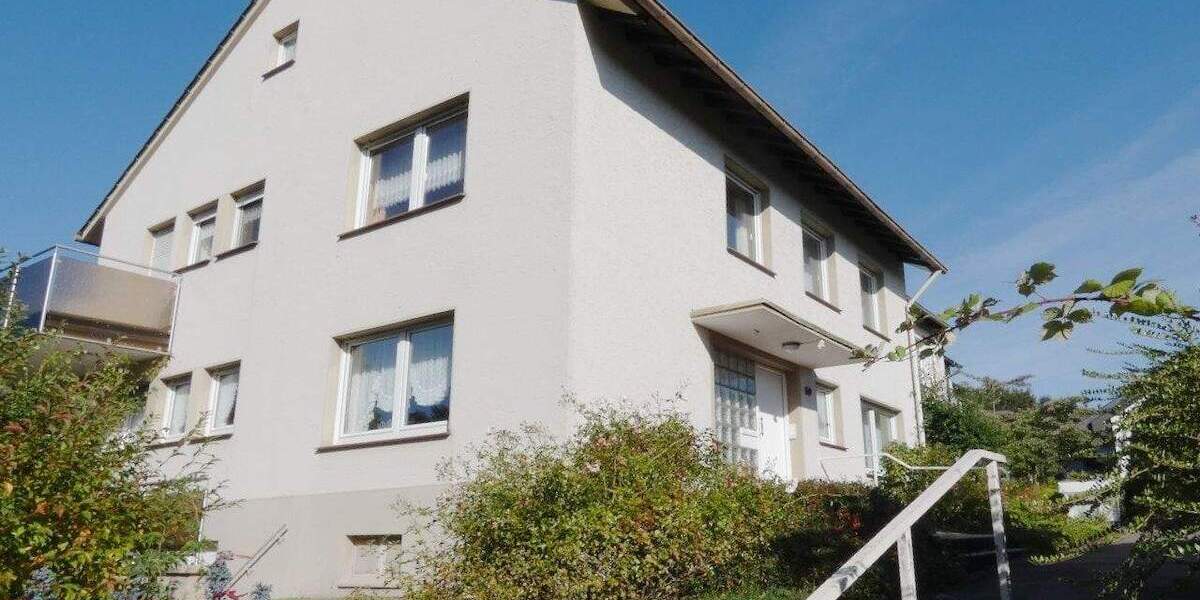 Geräumig - Gepflegt - mit 2 Wohneinheiten, 2 Garagen, Garten, Balkon, Terrasse ... 7 zimmer