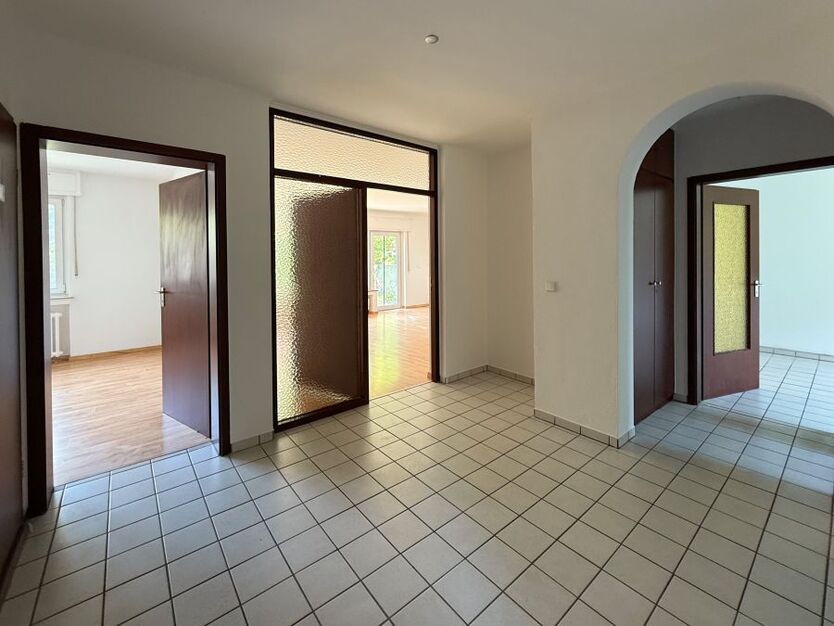 Provisionsfrei* Mehrfamilienhaus, 4 WE in Top Lage, EG 92 qm mit Garten u. Garage frei