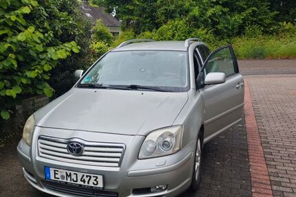 Toyota Avensis 224.728 km 2.500 &euro; Essen 45277