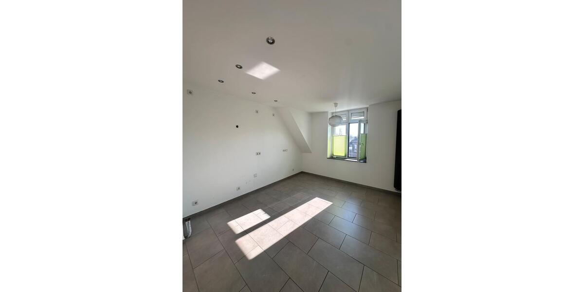 Dachgeschoßwohnung Duisburg Rheinhausen - 2 Zimmer, 72 m&sup2;, 590&euro; | Angebot:25872730