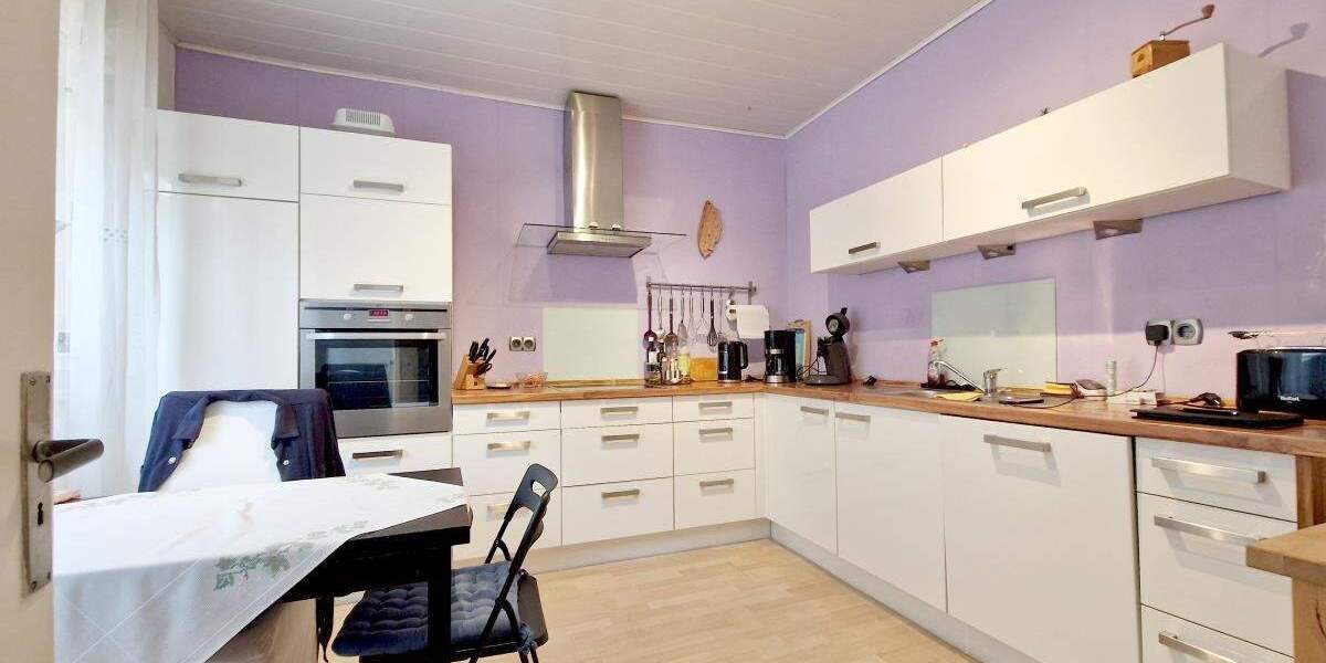 Geschichte mit Gegenwart verbinden -teilmodernisiertes Einfamilienhaus mit Baugrundstück. 5 zimmer