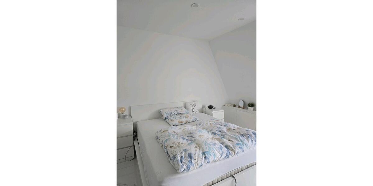 Dachgeschoßwohnung Duisburg Mittelmeiderich - 3.5 Zimmer, 85 m&sup2;, 1.350&euro; | Angebot:25287098