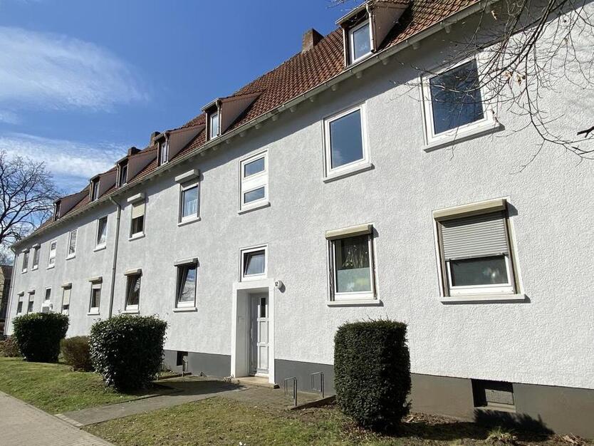 **Was will man mehr? +weiße Wände +Laminat +neues Tageslichtbad +eigener Garten**