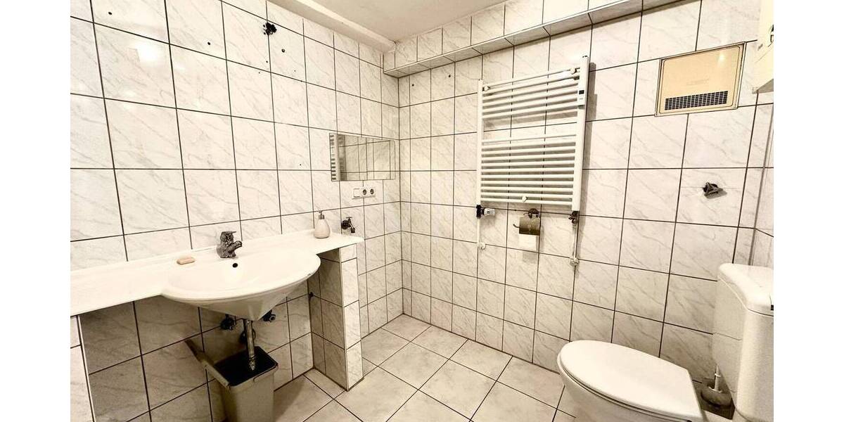 3-Zimmer-Altbau mit Terrasse und Privatzugang 3 zimmer