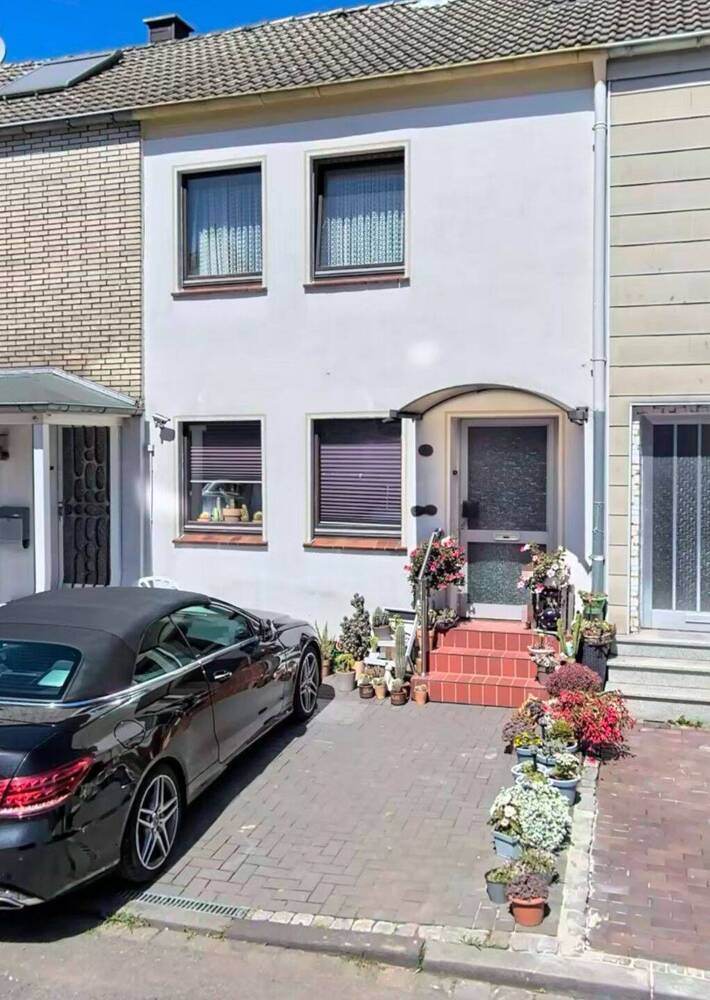 Sanierungsbedürftiges Reihenhaus in ruhiger Lage