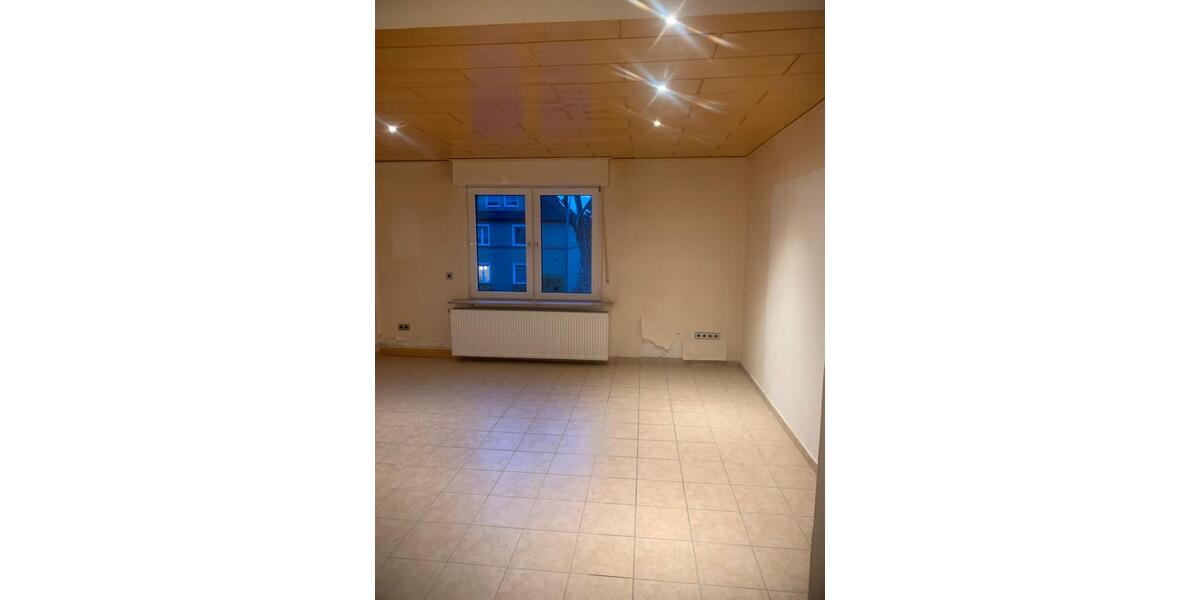 Helle Zweieinhalbzimmer-Wohnung im 1. OG mit 64 m2 2 zimmer