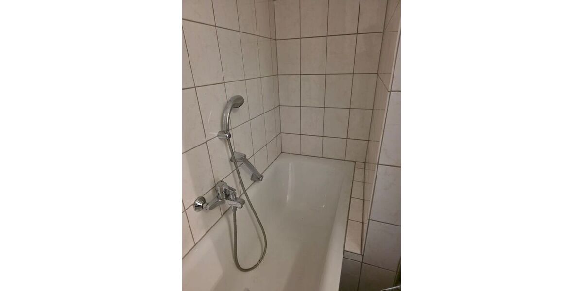 Renovierte 2,5 Zimer-Wohnung mit Aufzug, Balkonkraftwerk, Video-Sprechanlage, Garage (Warmmiete: 1.040 + 100 Garage) - Etagenwohnung Duisburg Meiderich | Angebot:27473556