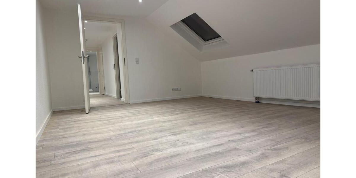 Dachgeschoßwohnung Duisburg Rheinhausen - 4.5 Zimmer, 90 m&sup2;, 900&euro; | Angebot:25142369