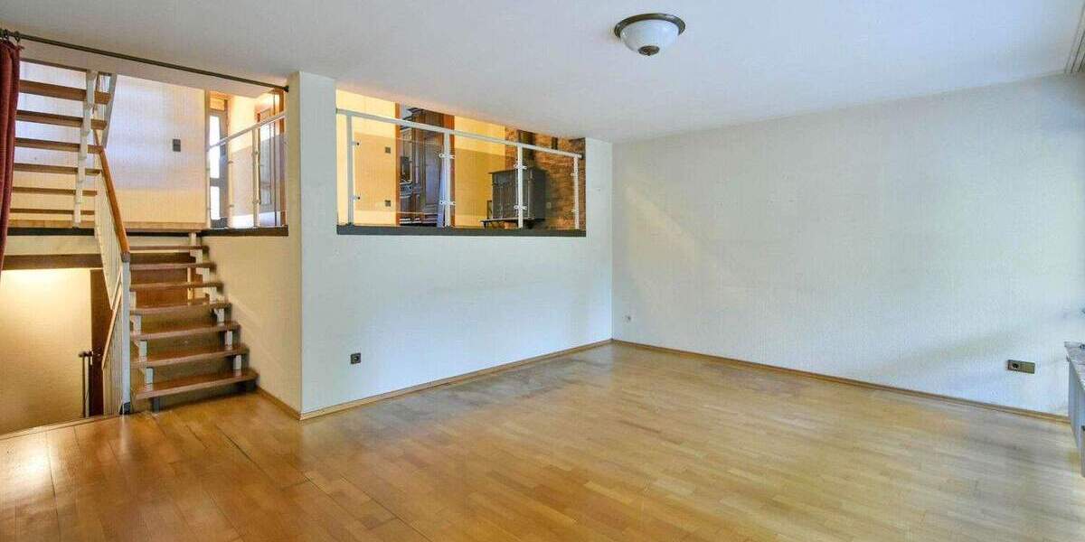 Split-Level-Haus mit großem Potenzial in Duisburg-Huckingen - Energieeffizienzklasse D 4 zimmer