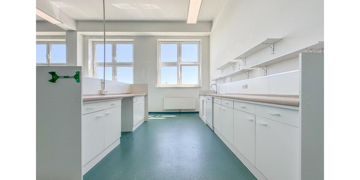 LAGER – 390 m² – LASTENAUFZUG – STELLPLÄTZE – BARRIEREFREI – SICHERHEITSDIENST – opt. BEHEIZT zimmer