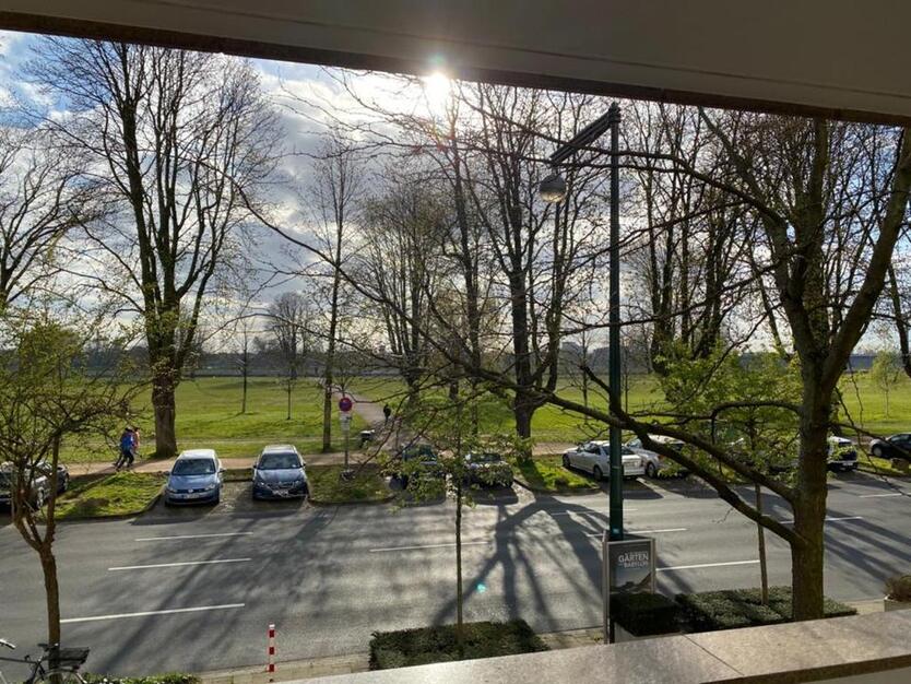 RHEINFRONT CECILIENALLEE - ERDGESCHOSS MIT TERRASSE - 3 Schlafzimmer, Parket zimmer