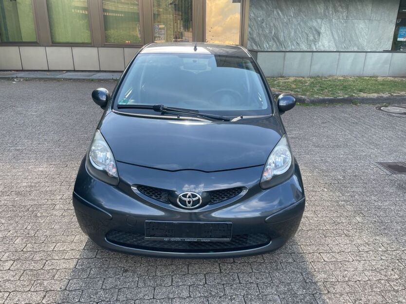 Toyota Aygo (X) 184.000 km 2.390 € Duisburg 47058
