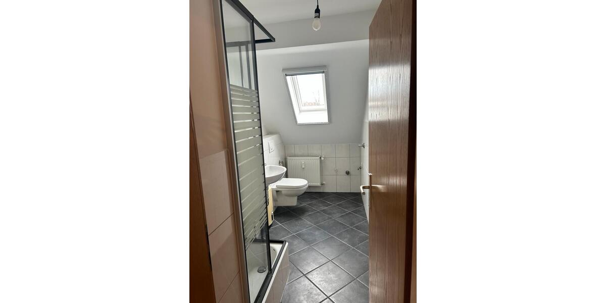 Dachgeschoßwohnung Essen Stadtbezirk V - 3.5 Zimmer, 81 m&sup2;, 807&euro; | Angebot:25805519