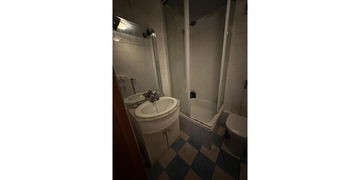 Dachgeschoss mit viel Potenzial zu Vermieten 3 zimmer