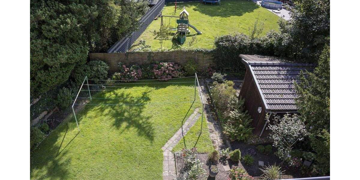 Teilmöbliert & modernisiert: 2 Zimmer im DG mit neuem Bad - ab 15.01.2026 2 zimmer