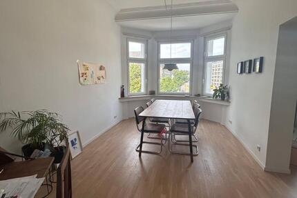 Hochwertige Altbauwohnung mit besonderem Flair 5 zimmer