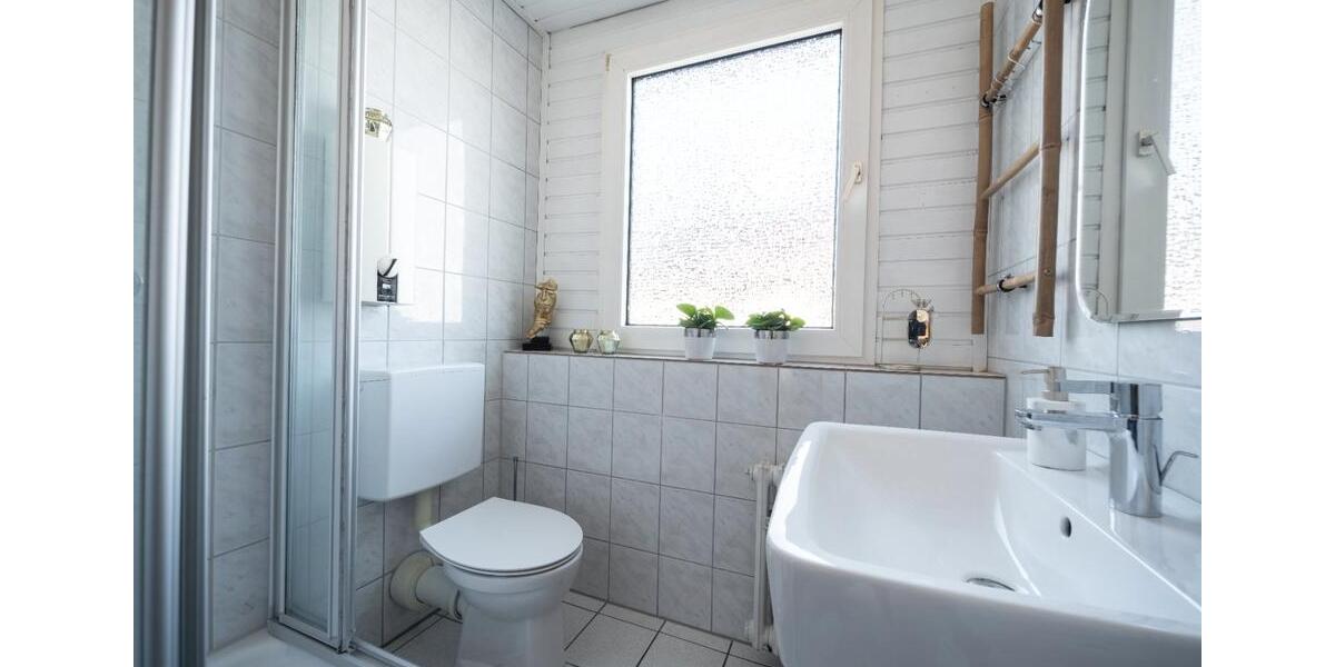 Dachgeschoßwohnung Essen Stadtbezirk VIII - 2 Zimmer, 65 m&sup2;, 1.100&euro; | Angebot:26149272