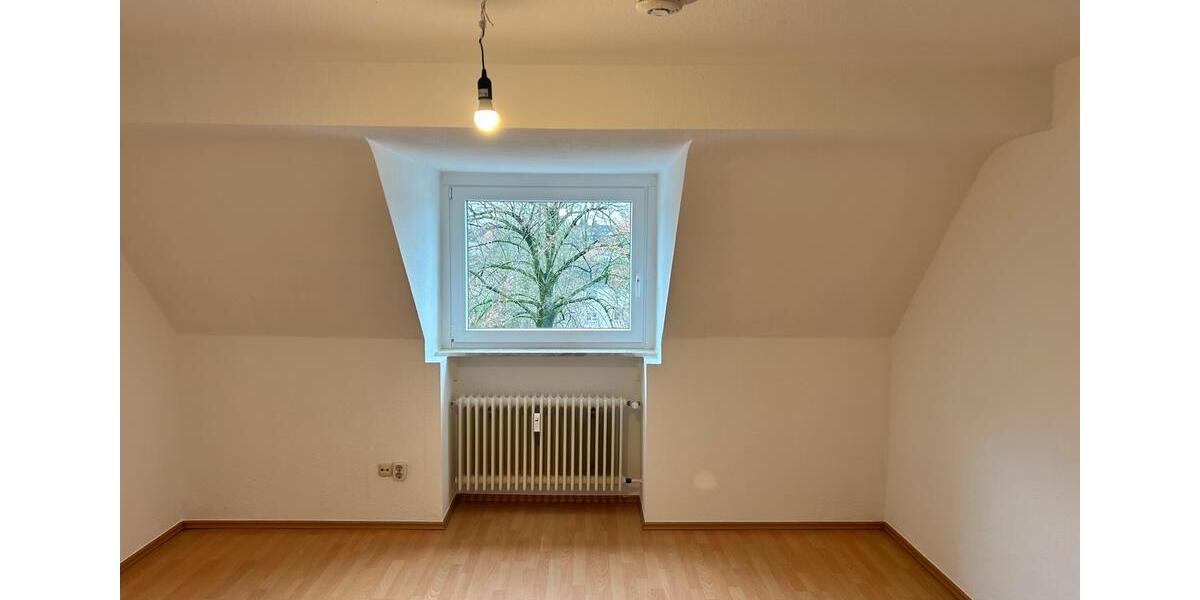 Dachgeschoßwohnung Essen Stadtbezirk V - 3.5 Zimmer, 81 m&sup2;, 807&euro; | Angebot:25805519