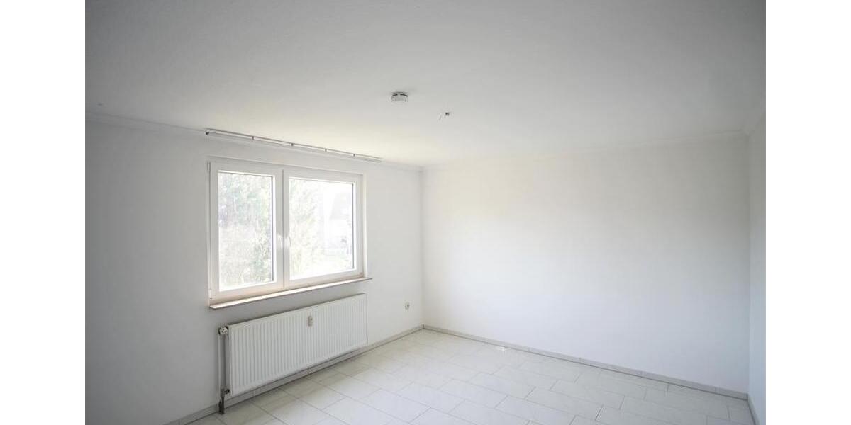 !!! TOLLE Dachgeschosswohnung + hochwertige Fliesen + Laminat + SOFORT einziehen !!! 3 zimmer