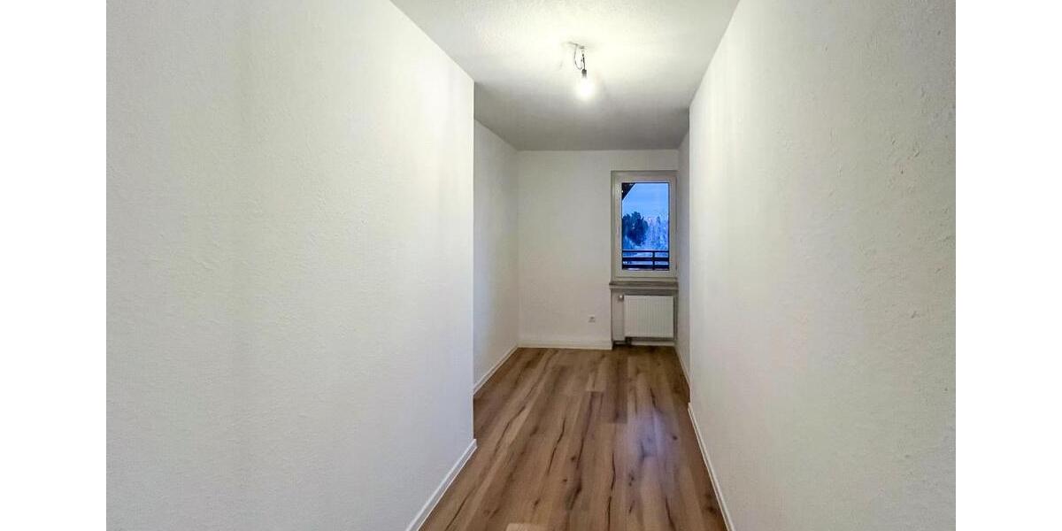 AUFGEPASST! Frisch sanierte 3-Zimmer Wohnung mit Sonnenbalkon! 3 zimmer