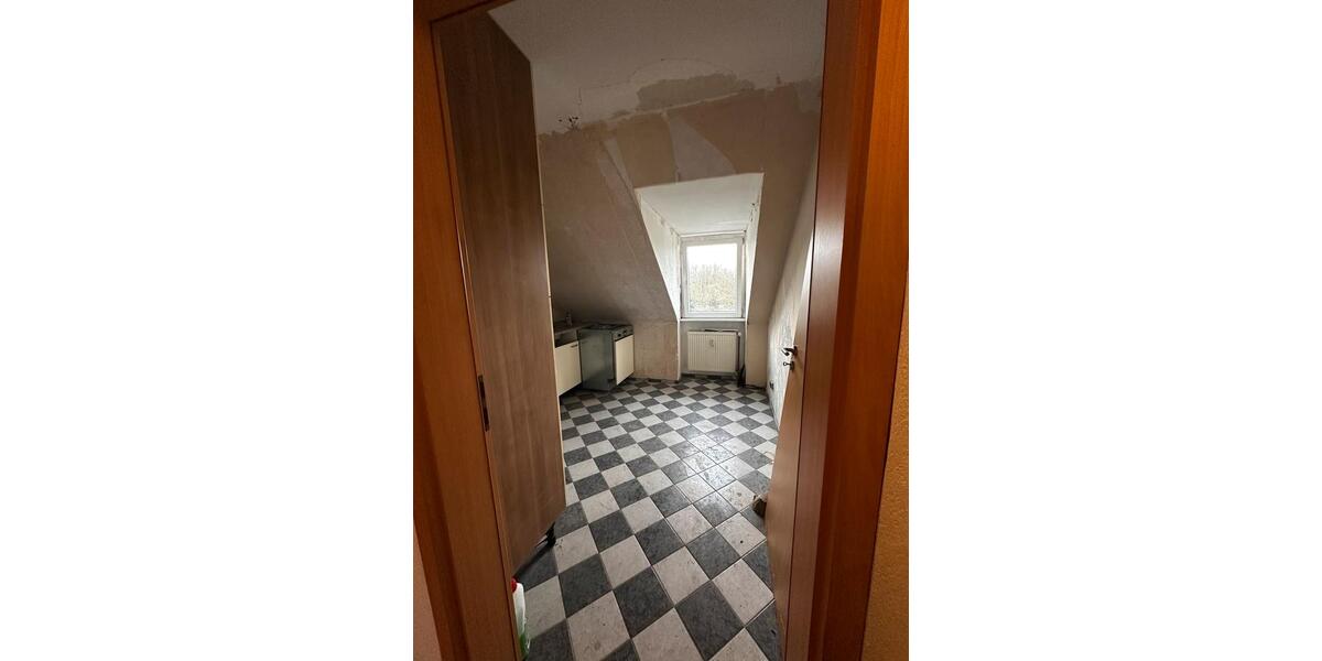 Dachgeschoss mit viel Potenzial zu Vermieten 3 zimmer