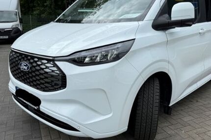 Ford Tourneo Custom 13.000 km 62.475 € Essen 45356