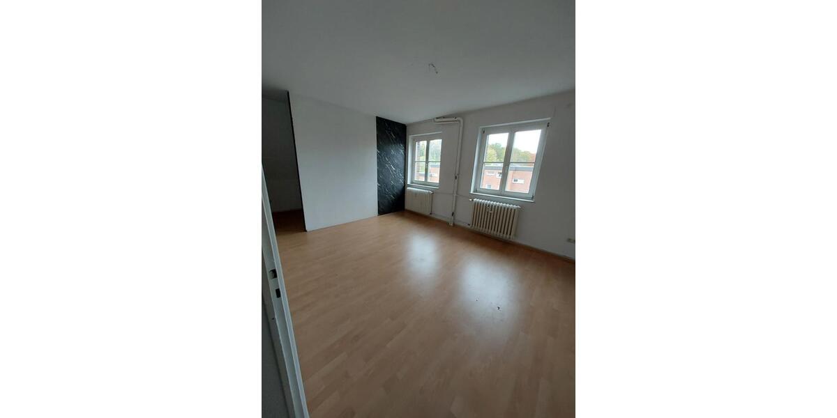 Helle 5 Zimmer DG Wohnung mit Dusche & Badewanne 5 zimmer