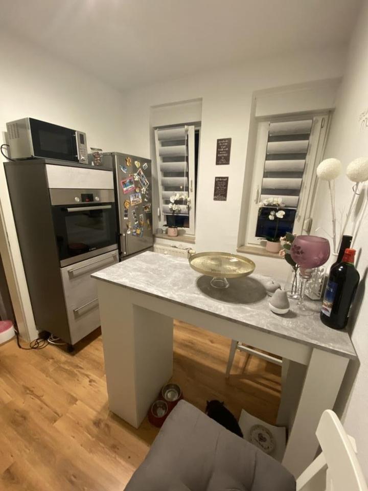 Bei VIVAWEST die Sonnenstrahlen auf dem eigenen Balkon genießen. zimmer