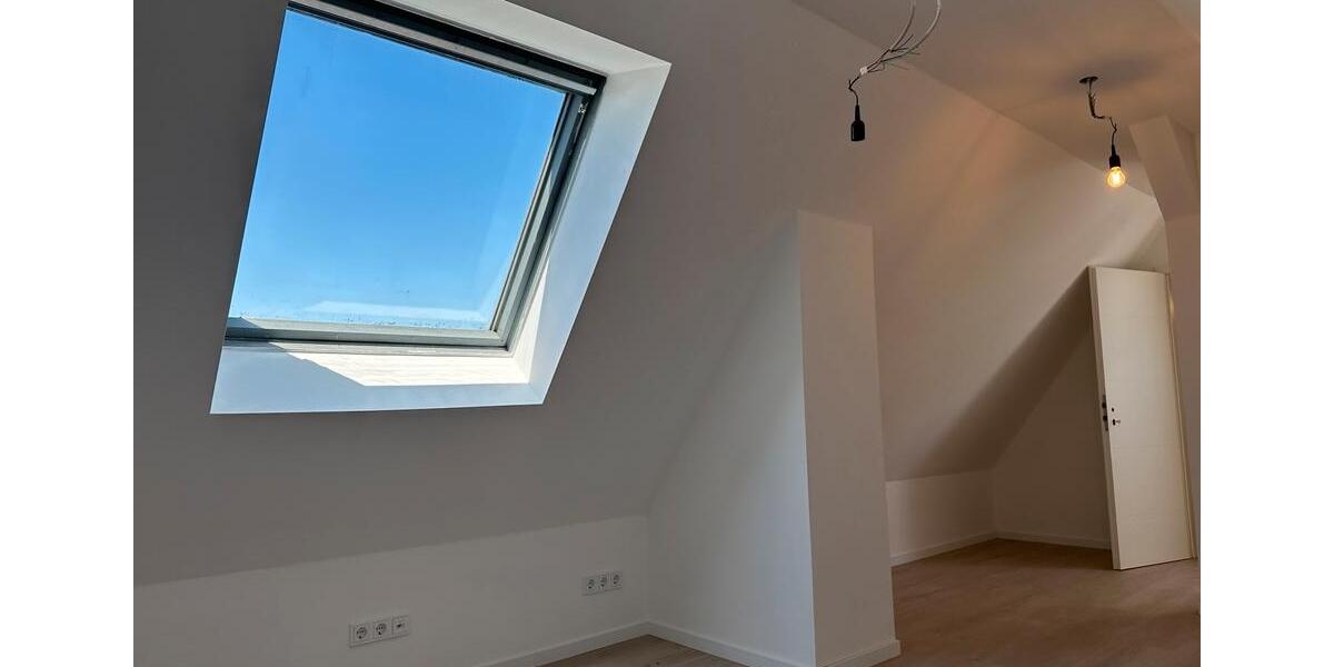 Moderne 3- Zimmerwohnung DG Wohnung mit klimatisierten Spitzboden 3 zimmer