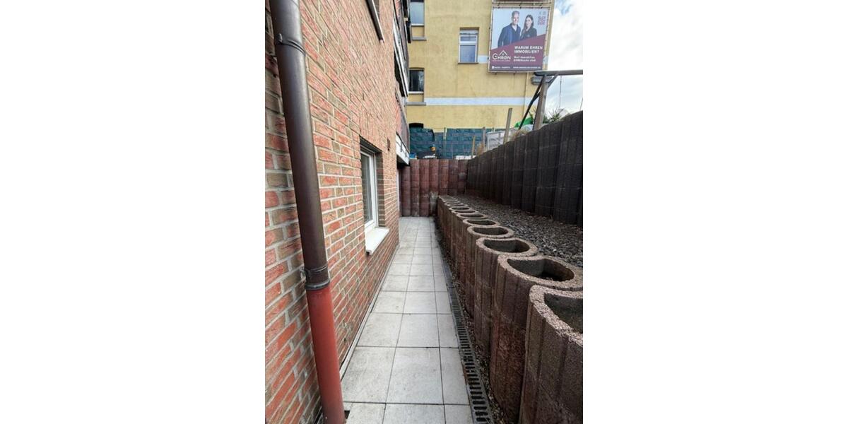 Erstbezug nach Sanierung: 2 Zimmer Souterrain Wohnung in Herne 2.5 zimmer