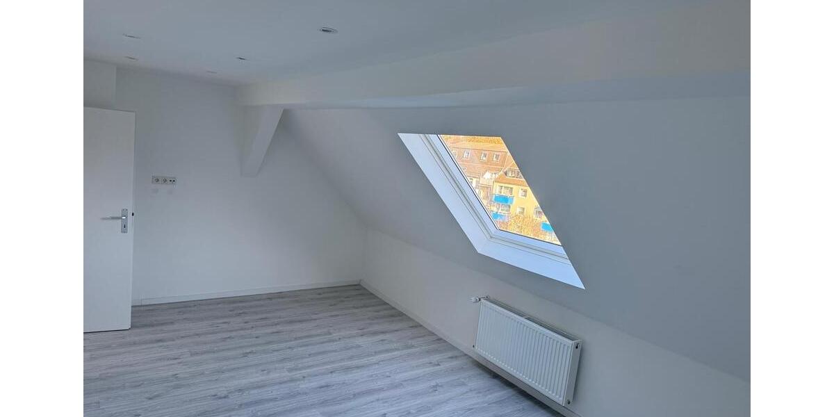 Dachgeschoßwohnung Essen Stadtbezirk VII - 4.5 Zimmer, 110 m&sup2;, 995&euro; | Angebot:25180557