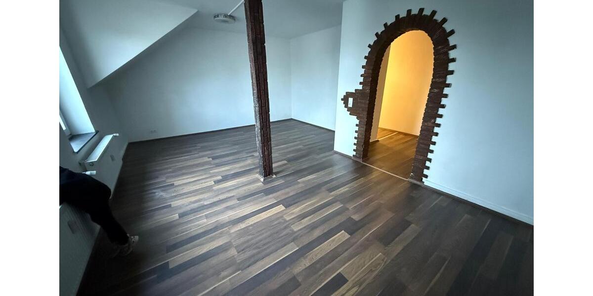 4 Zimmer Dachgeschosswohnung 75qm *frisch renoviert* 4 zimmer