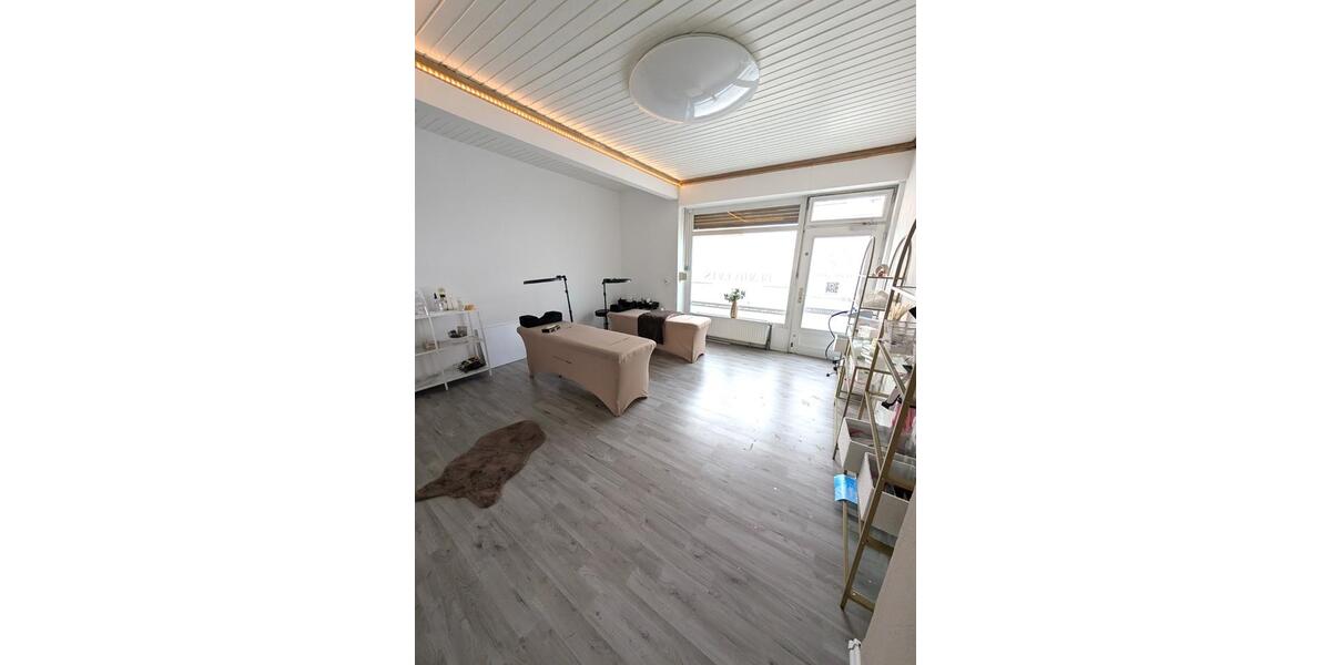 Vielseitig nutzbare Gewerbeeinheit im Erdgeschoss – ca. 74 m² zimmer