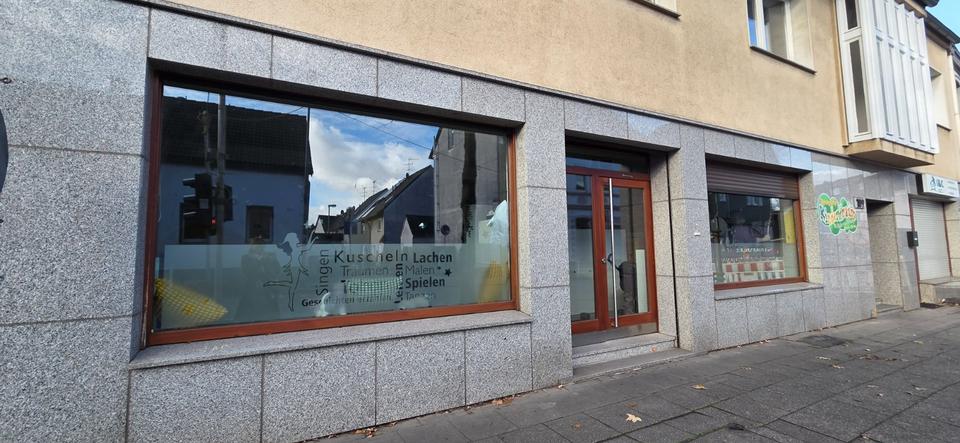 Helles modernes Ladenlokal Büro Praxis Kita zimmer